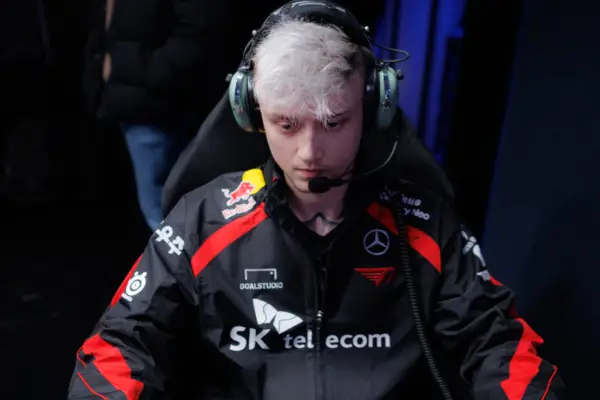 Rekkles himself has been granted up to 6 acc to climb the rank but does not work, the T1 players are even worse.