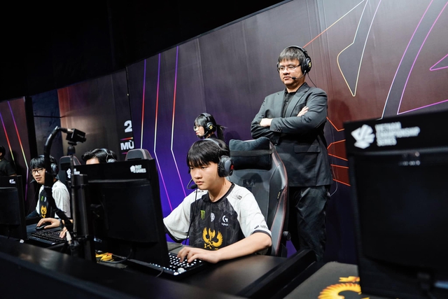Emo also has the opportunity to debut from the playoffs but he has been familiar with the professional environment for a long time