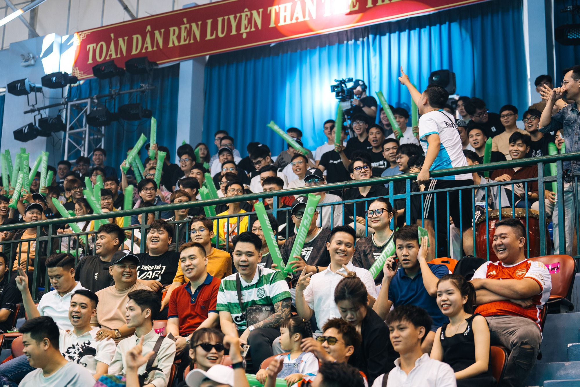 The audience was crowded in the stands promising the enthusiastic cheering atmosphere