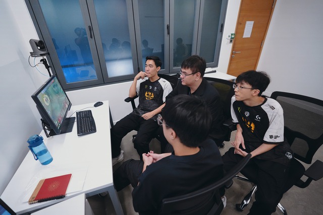 If the characters are being investigated by additional survey revealed other names not in the list of 32 people, the incident will be more complicated.