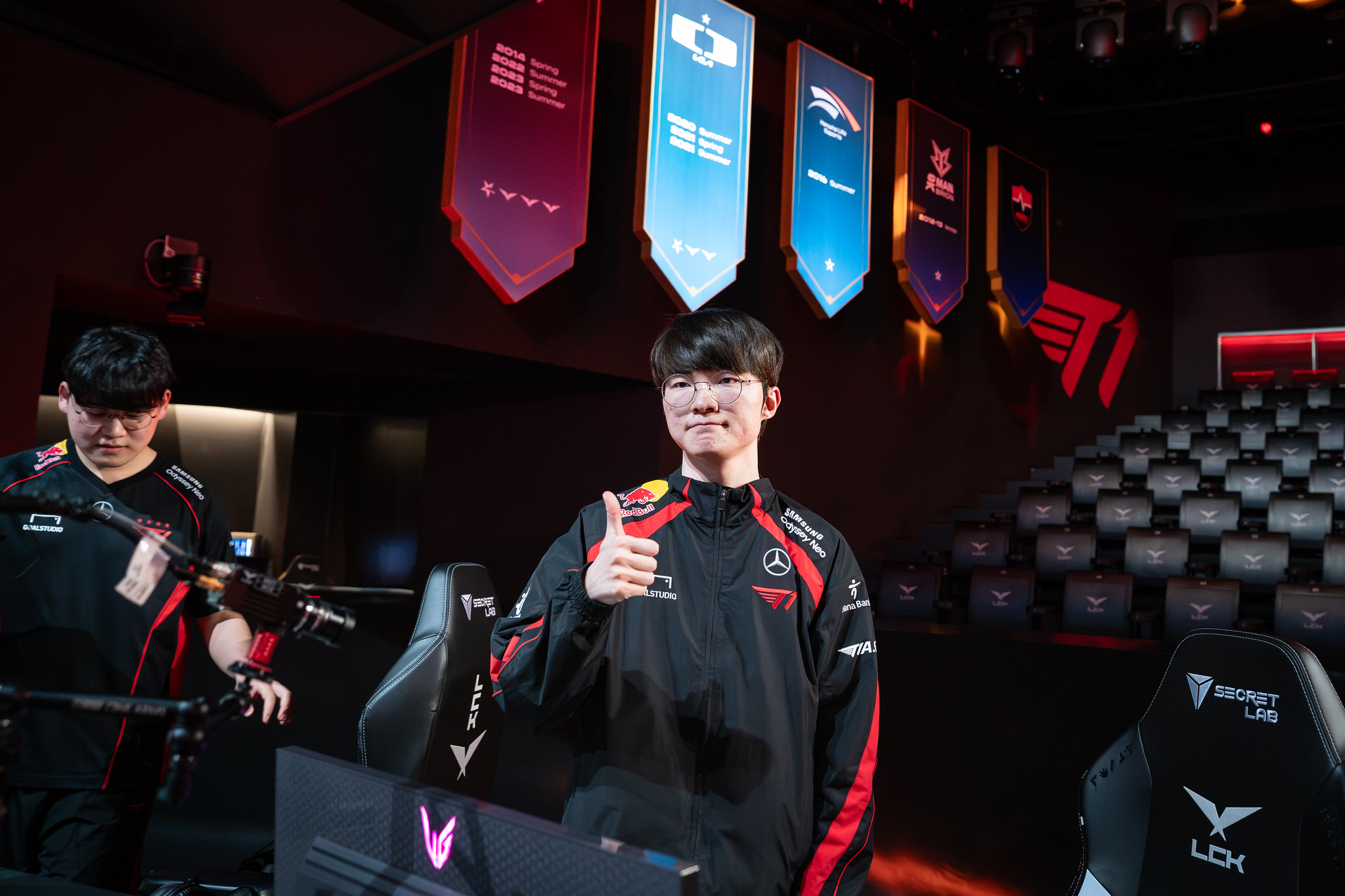 But winning against strong opponents like DK is also a mental stimulant, especially after T1 has just lost to the white gene.
