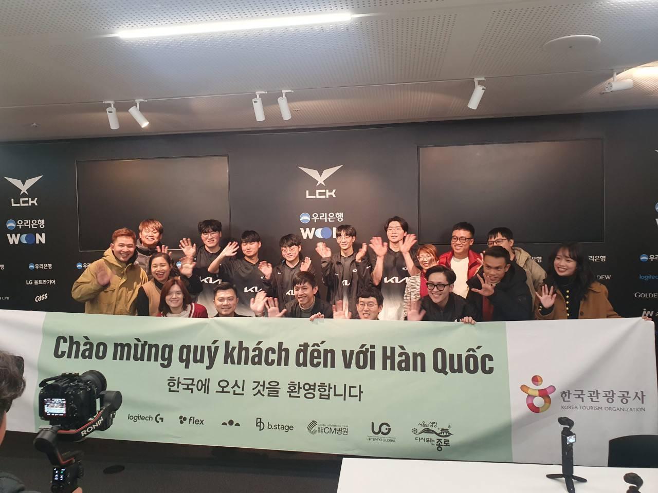 The famous KOL is visited by LCK, revealing the intention to increase the love of LCK - Vietnam in the future - Photo 3.