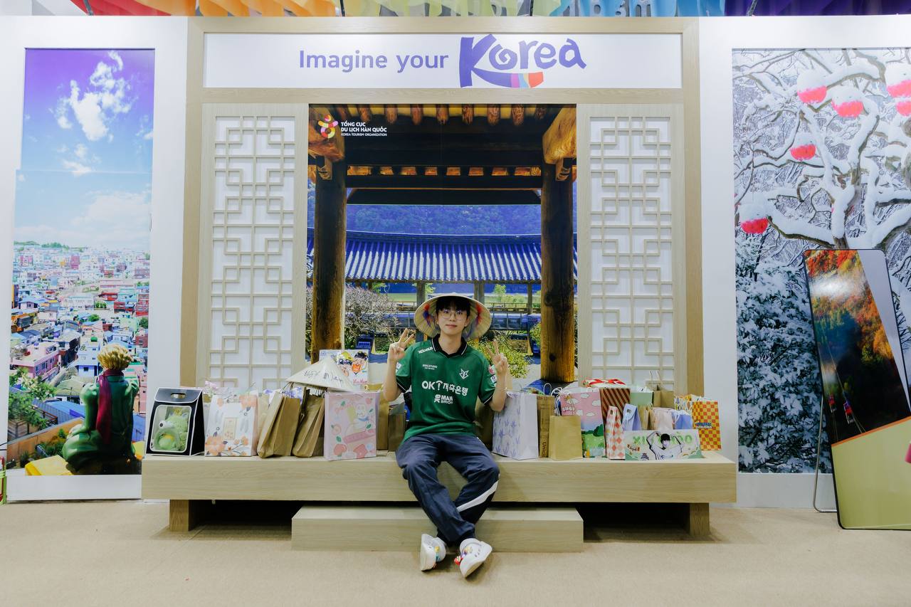 The famous KOL is visited by LCK, revealing the intention to increase the love of LCK - Vietnam in the future - Photo 8.