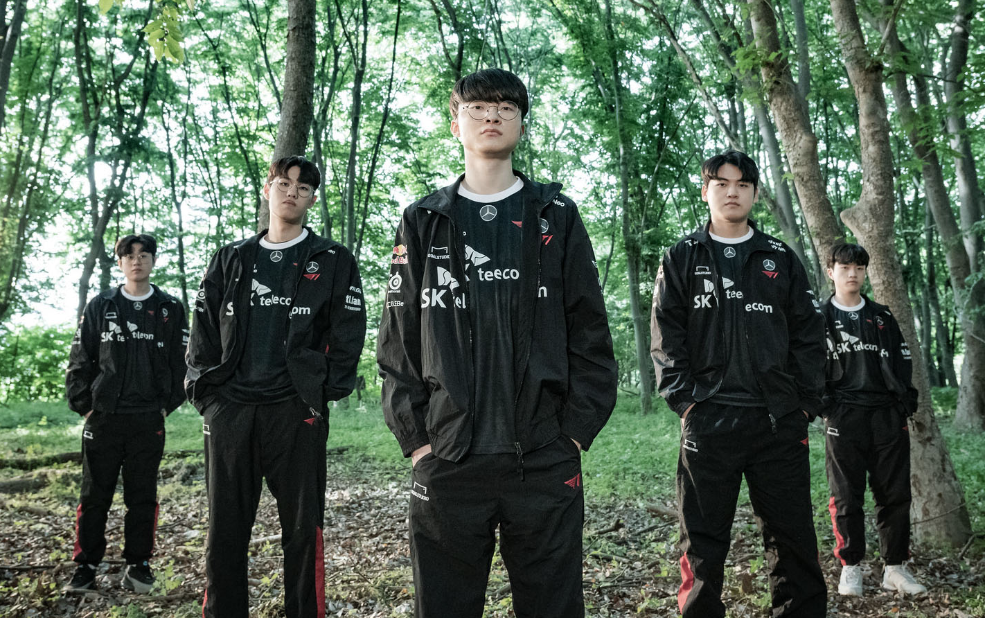 Leading LPL with a huge achievement, BLG still receives many 