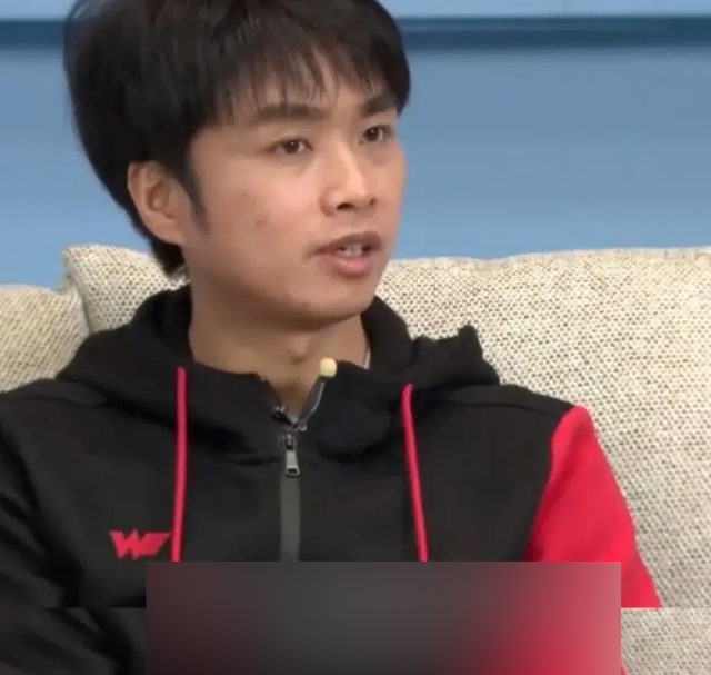 Li Xiaofeng - World Champion of Warcraft 3 and is currently the manager at Team WE confirming that the rate of becoming the Esports player is 1 of 1 million