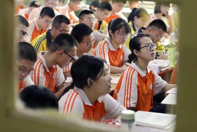 Pictures of famous Chinese high exams