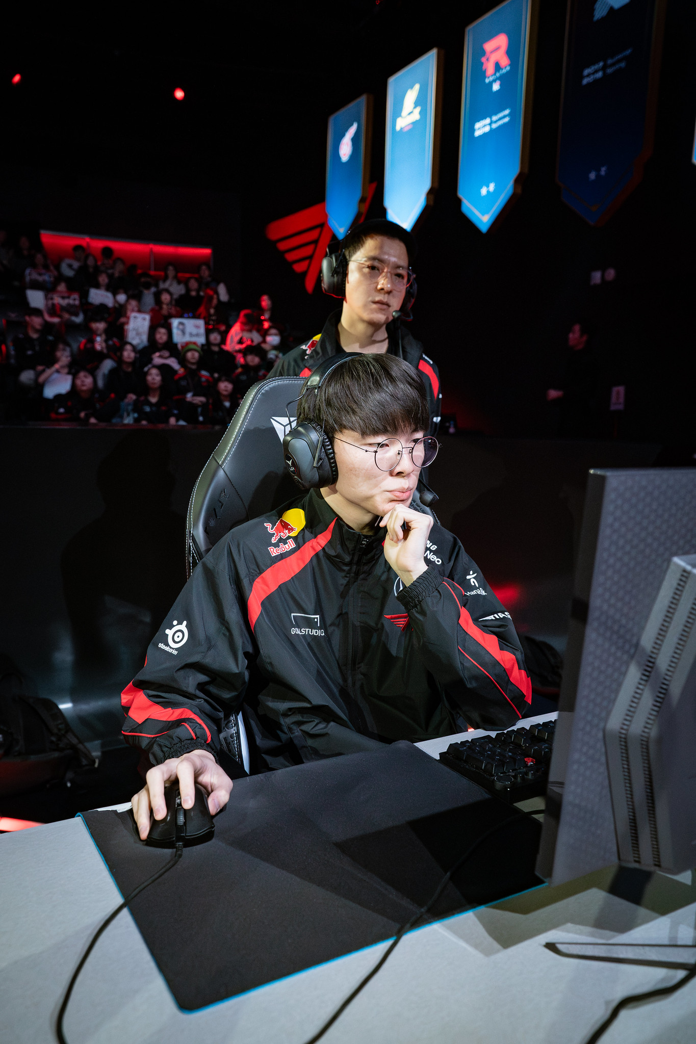 Consistency "sacrifice" of Faker in return for victory and maximum advantage for the team