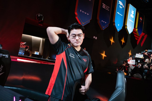 Gumayusi shows that he is really a secret weapon of T1 and will shine when necessary