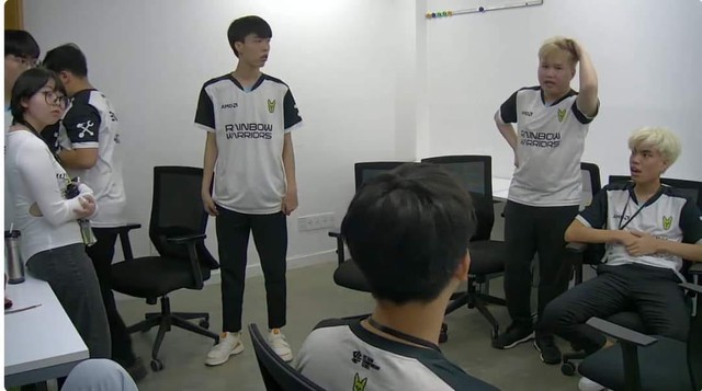 VCS's Rainbow Warriors also shared the same situation with the World Champion EDG when it also owned the number 0 win - 7 losses