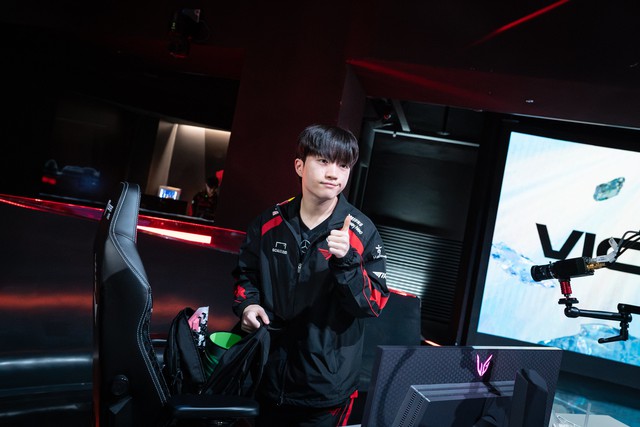 And thanks to T1 jacket, Keria has the opportunity to maximize the strength when surrounded by talented, brave, experienced teammates