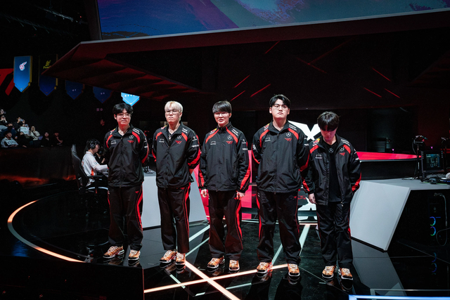 The cohesion in each member is the most visible thing of T1