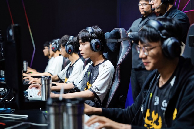 Moreover, Pyshiro only played well when both Levi and Kiaya and his teammates were good