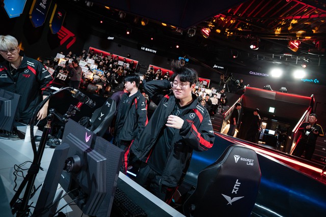 Zeus showed astonishing mature and now has won a lot of glory with T1