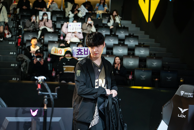 According to many opinions, Gen.G is suffering "wave" At LPL forced the audience to find a way "fence" Go to view in other platforms to help the number of views according to the increase in statistics