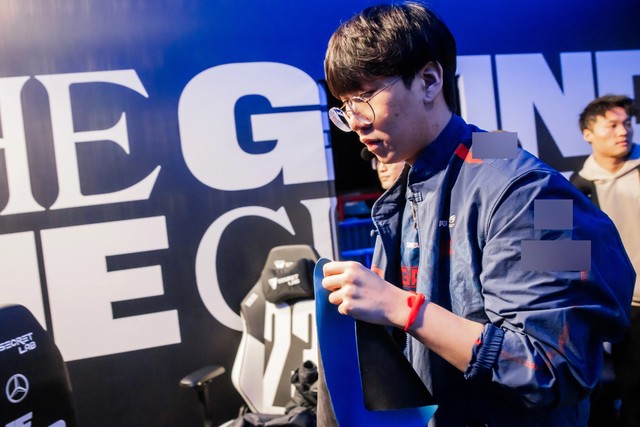 Many LPL audience also "hot face" When JDG only won T1 1 game in Worlds 2023