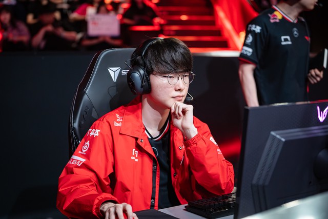 Before the important stage, T1 again "conversation" With fan- Photo 1.