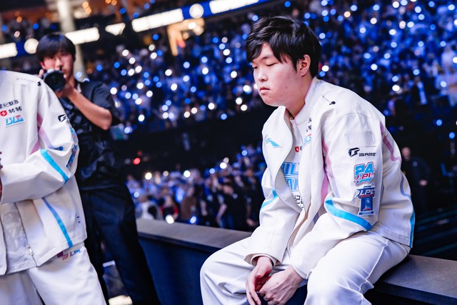 BLG released a documentary revealing a deep cause for defeat before T1 at Worlds 2024- Photo 1.