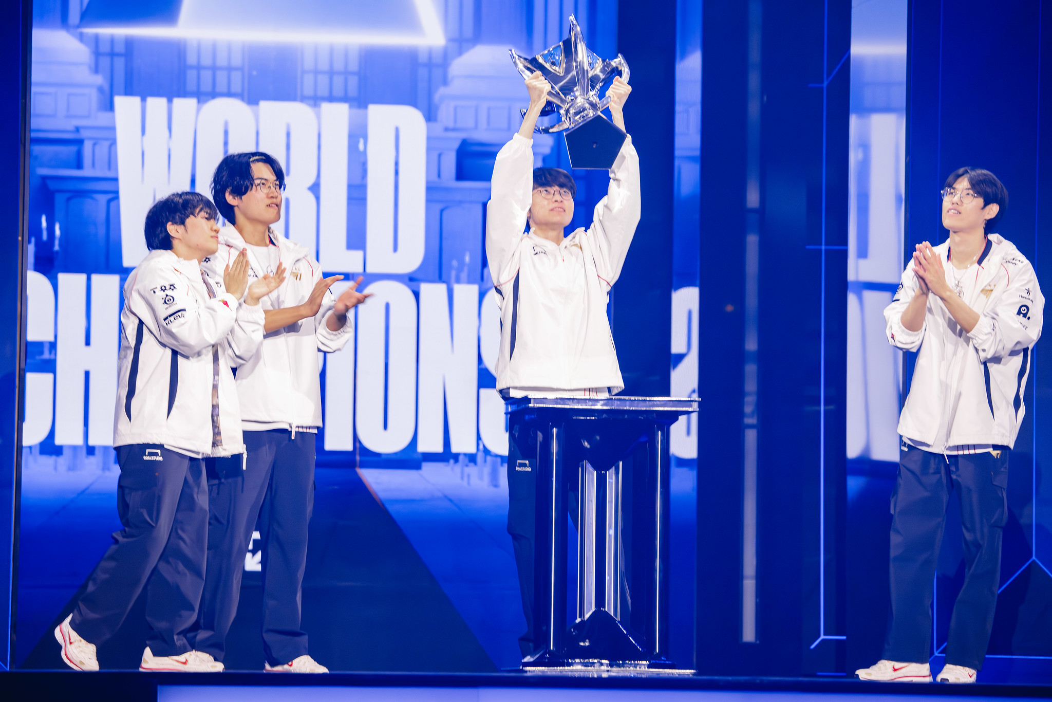 The victory of T1 is still in revenue but has been somewhat affected by the T1 - Zeus transfer drama over time