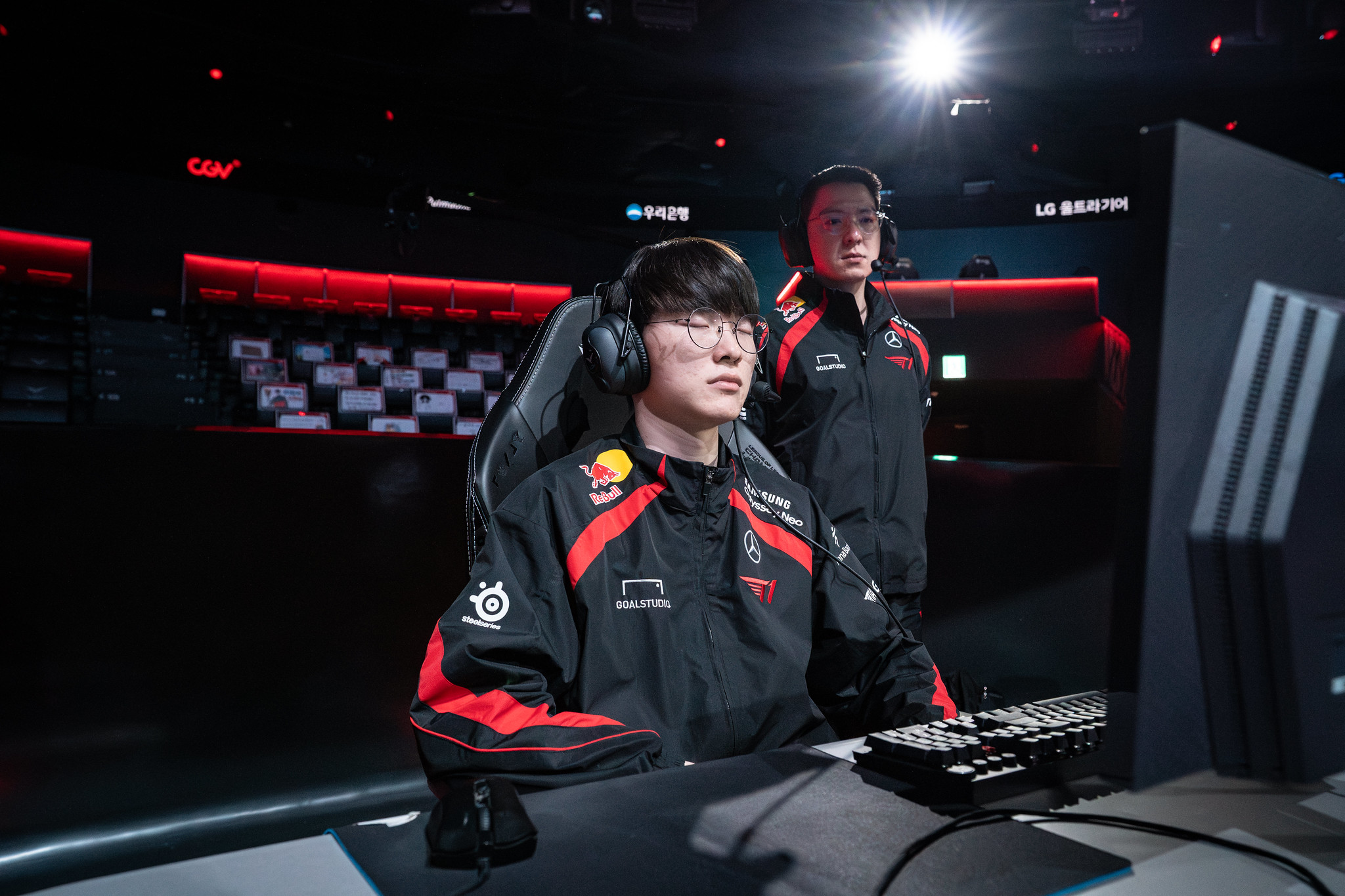 The remaining matches of the group stage are not much important for the teams that have been sure to play the playoffs like T1