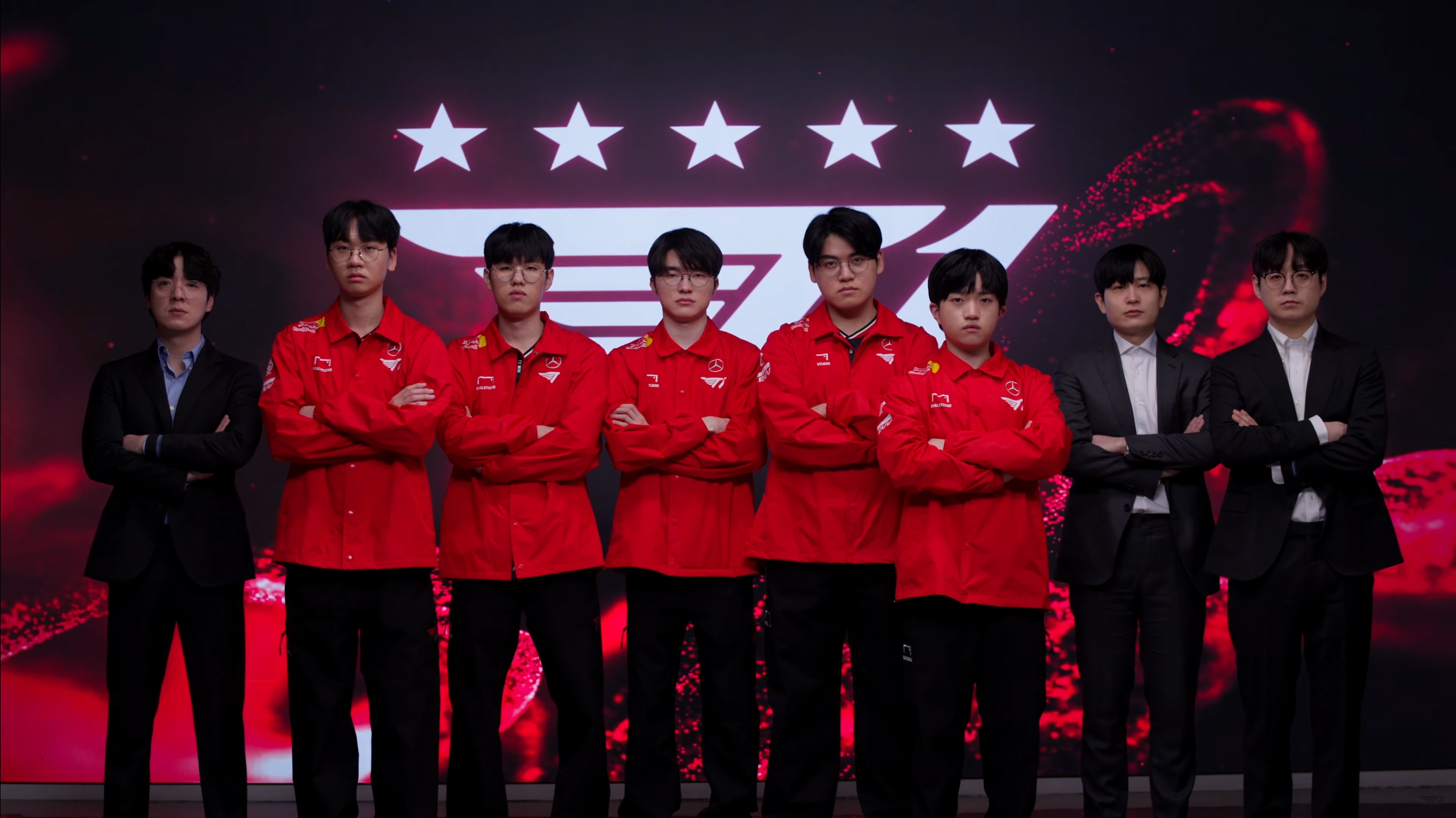 T1 releases a clip announcing the squad and shirt for the new season but makes the community 