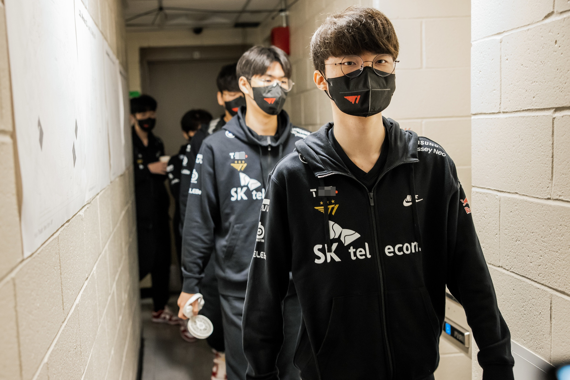 Although the CEO of T1 has a flight, Faker is still ready to wait