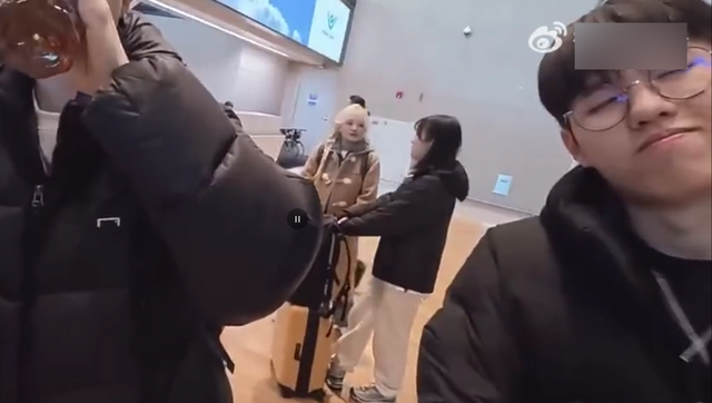 The audience discovered "rumored girlfriend Faker" Always accompany T1, there are no fan frames- photo 2.