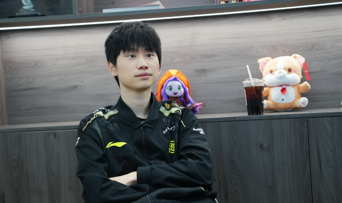 Doinb is also laughed at by fans because of shocking statements from returning to the professional arena
