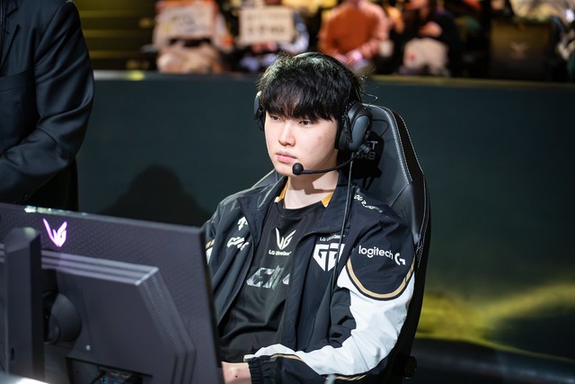 Great defeat against Gen.G, Zeus was compared to a legendary name- photo 1.