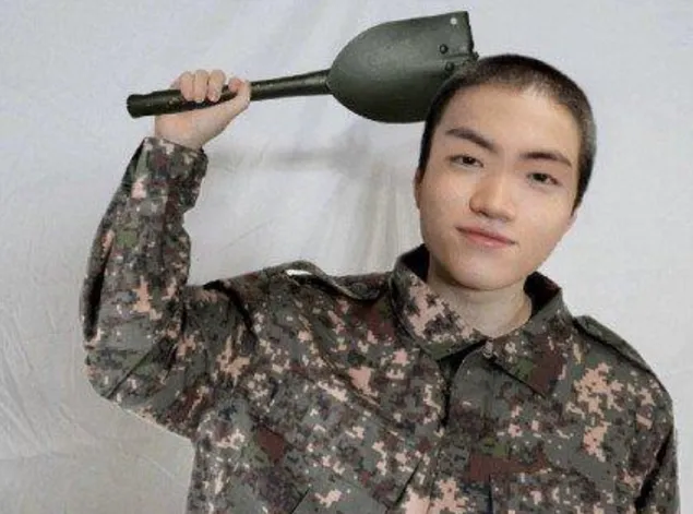 Keria revealed the image in the army full of masculinity, making fans surprised