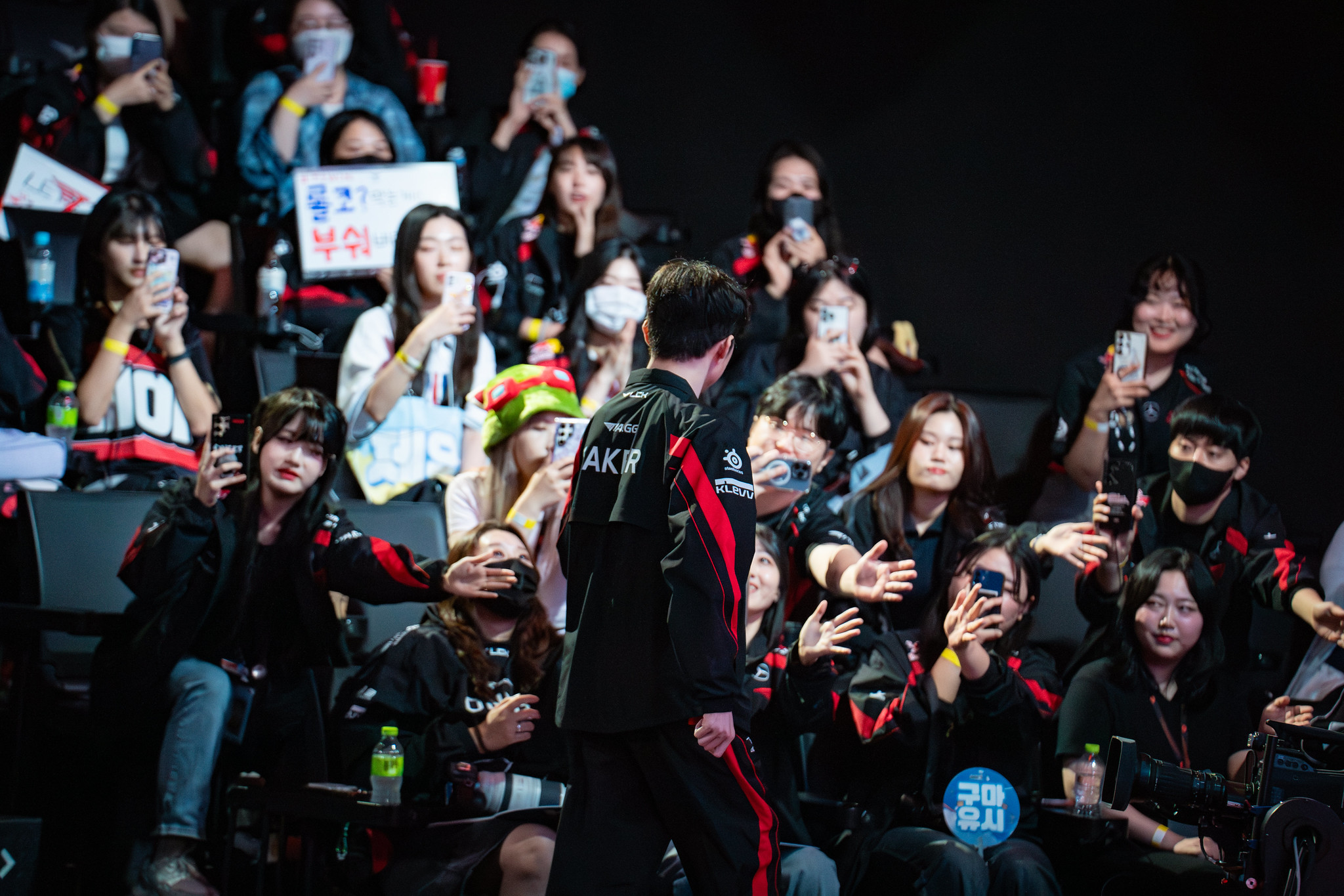 Faker has an unpleasant performance in the match against HLE