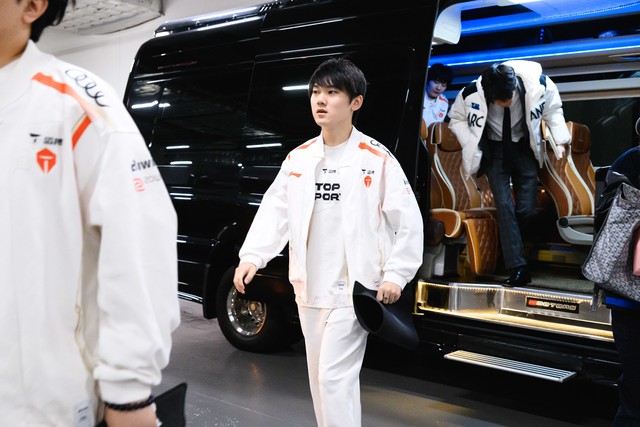 Making an unbeaten achievement but a LPL team made the region's fans fear- Photo 1.