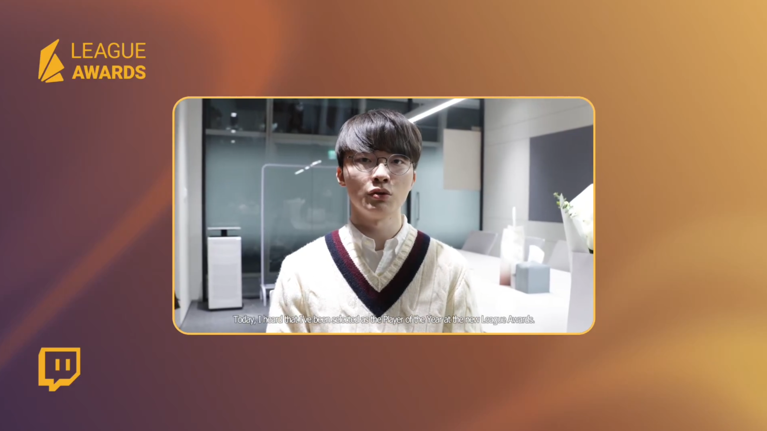 T1 and Faker acquires most of the large items in League Awards - a prize made by the male streamer Caedrel combined with the female MC Sjokz.