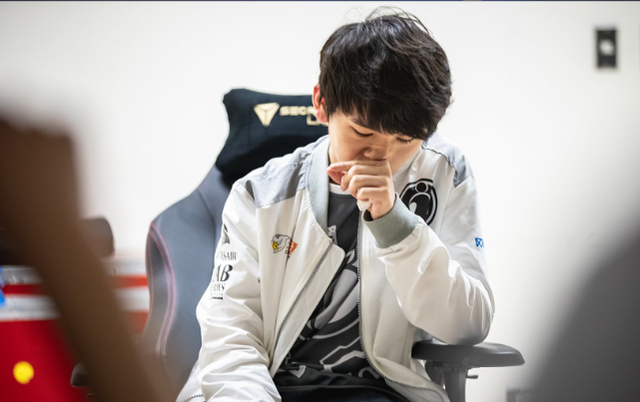 Defeating pain before G2, Jackkeylove officially established an unprecedented achievement in history - Photo 3.