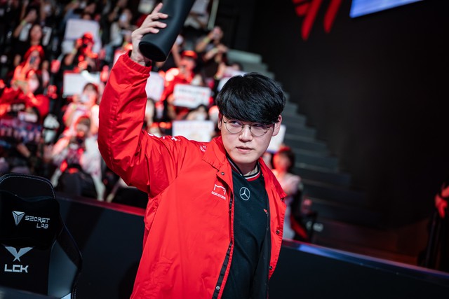 Shine helps T1 to MSI, a superstar receives "privilege" of Riot- Photo 1.