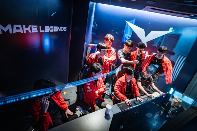 The backstage drama broke out, a simple action that made the whole League of Legends community argue- Photo 1.