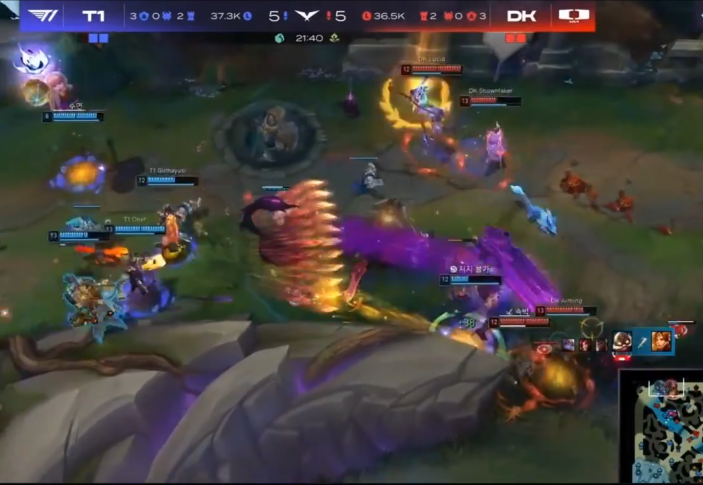 No one understands why Zeus and K'Sante still have enough skills, have a speed but still decide to return even though the 4 members T1 then returned and they have just defeated Moham without spending too much resources