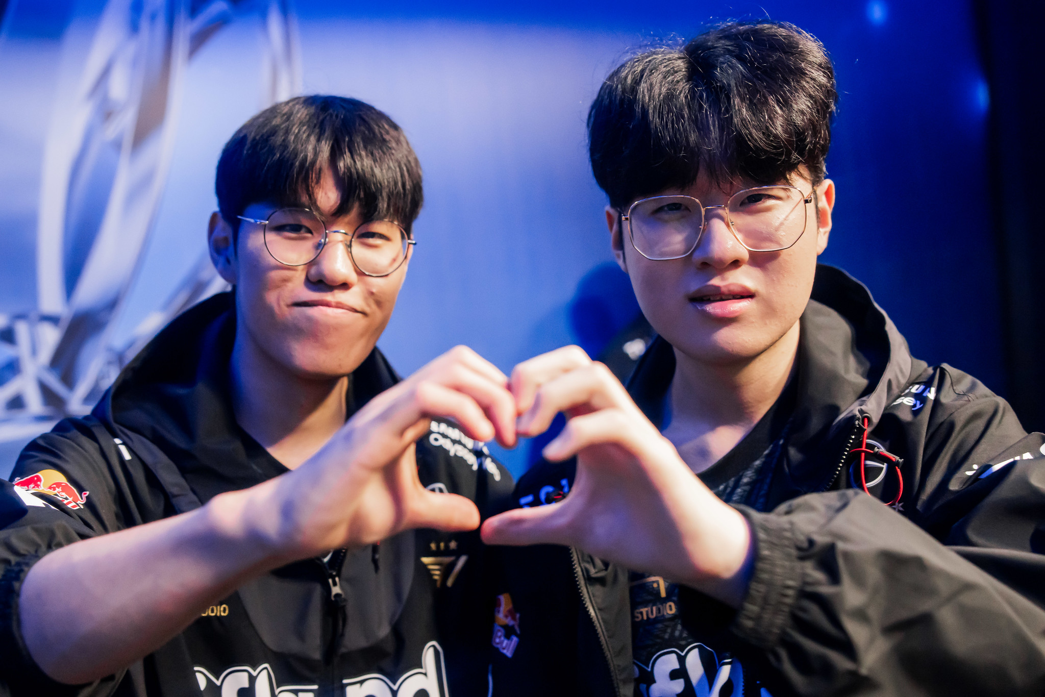 Oner and Zeus were suddenly given 2 songs by T1
