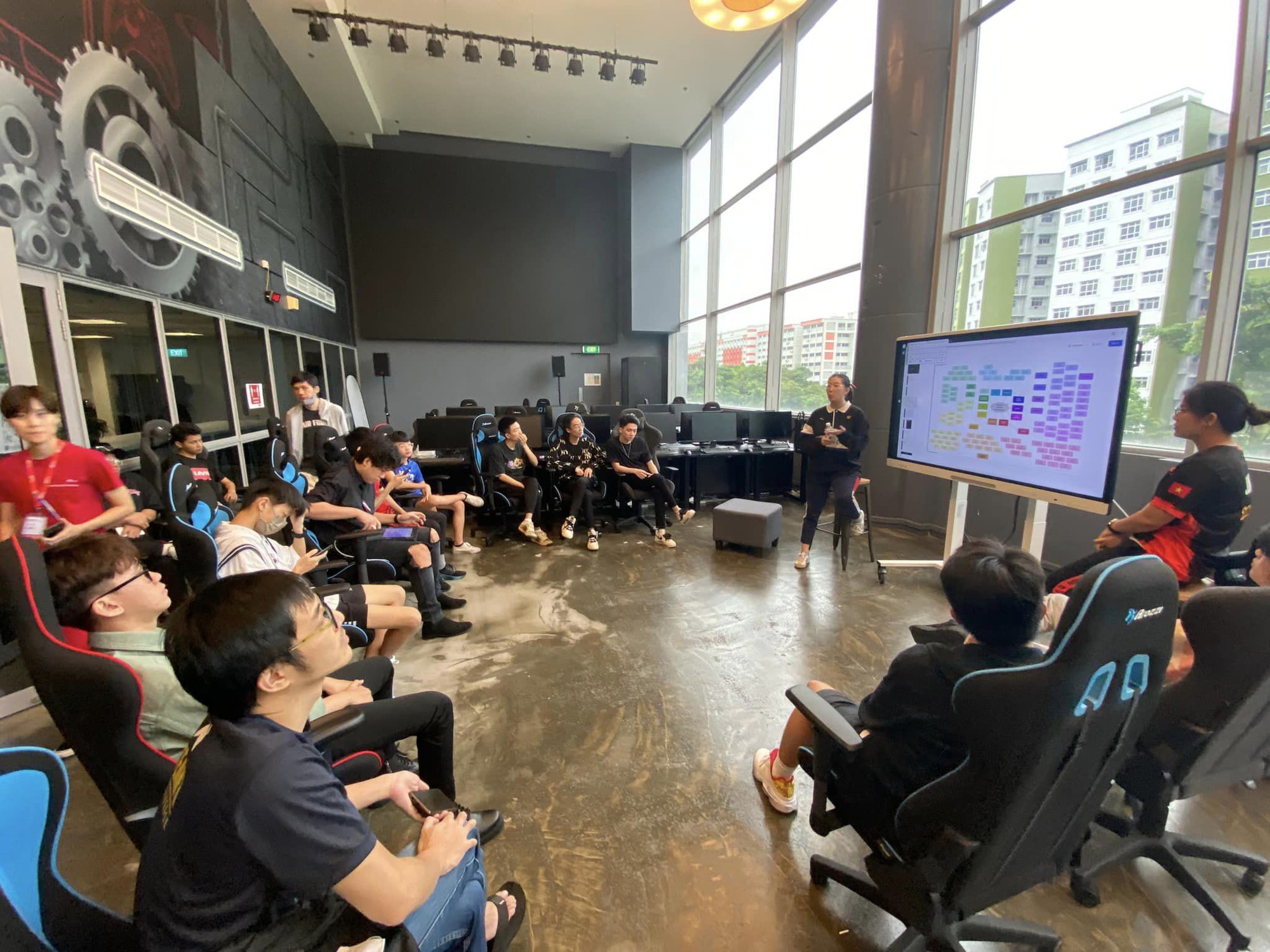 Team Flash cooperates with Gen.G Global Academy to organize the first professional League of Legends training course in Vietnam- Photo 2.