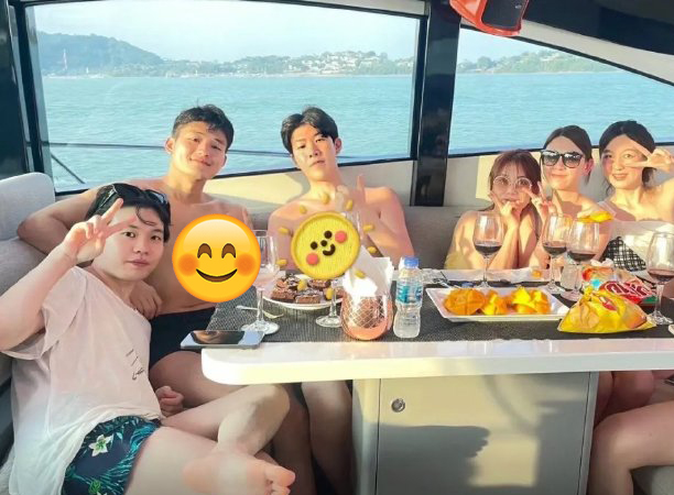Thery with Rookie and friends traveling on the occasion of Tet