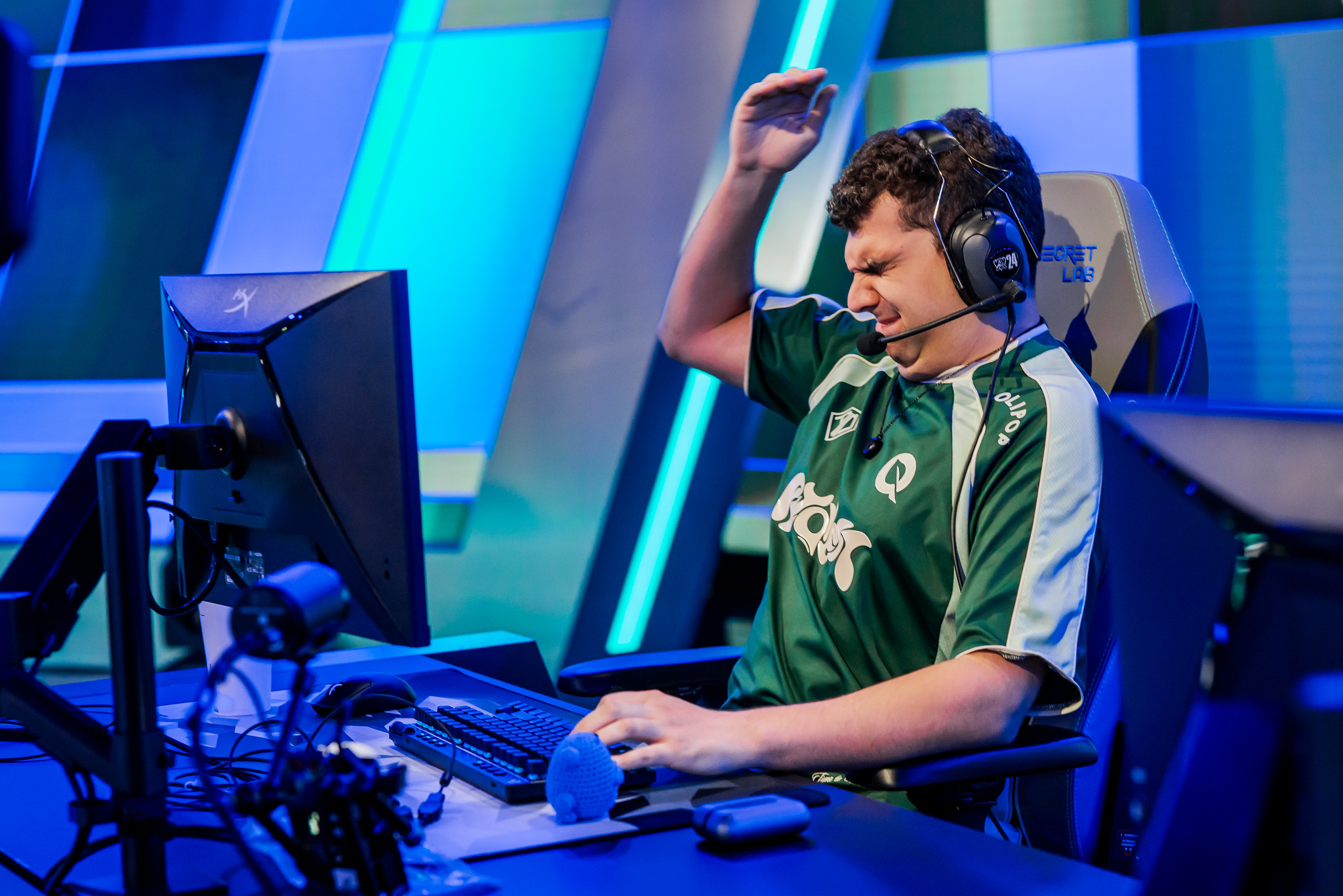 HLE - Fly has devoted a match with a lot of things to discuss instead of one -way match as originally predicted