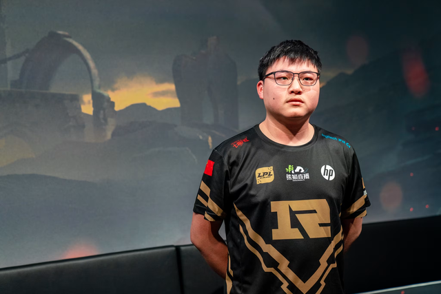 Doubt 1 "Super gunner" Preparing to connect Faker steps, making the audience pressing- Photo 3.