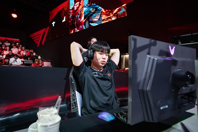 The question of T1 continues to take controversial actions, deepening conflicts in the fan community- Photo 1.