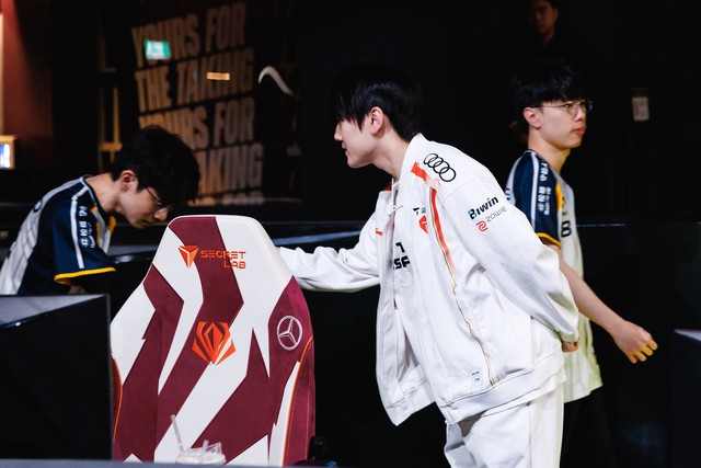 The LPL representative fell into a real crisis, the coach also "abandon" Player- Photo 1.