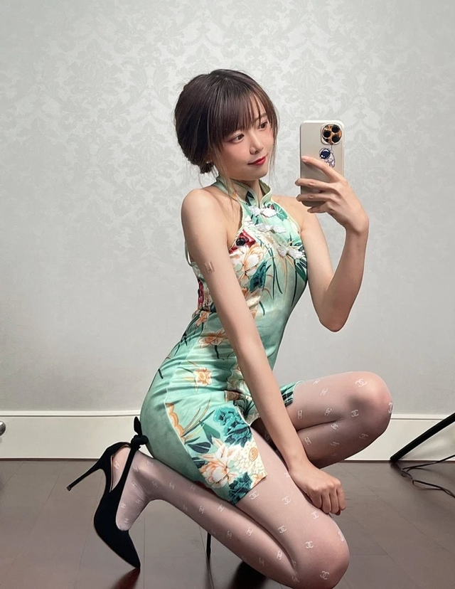 The scandalous female MC of LPL continues to cause "turbulent" With obscene action on the wave- Photo 1.