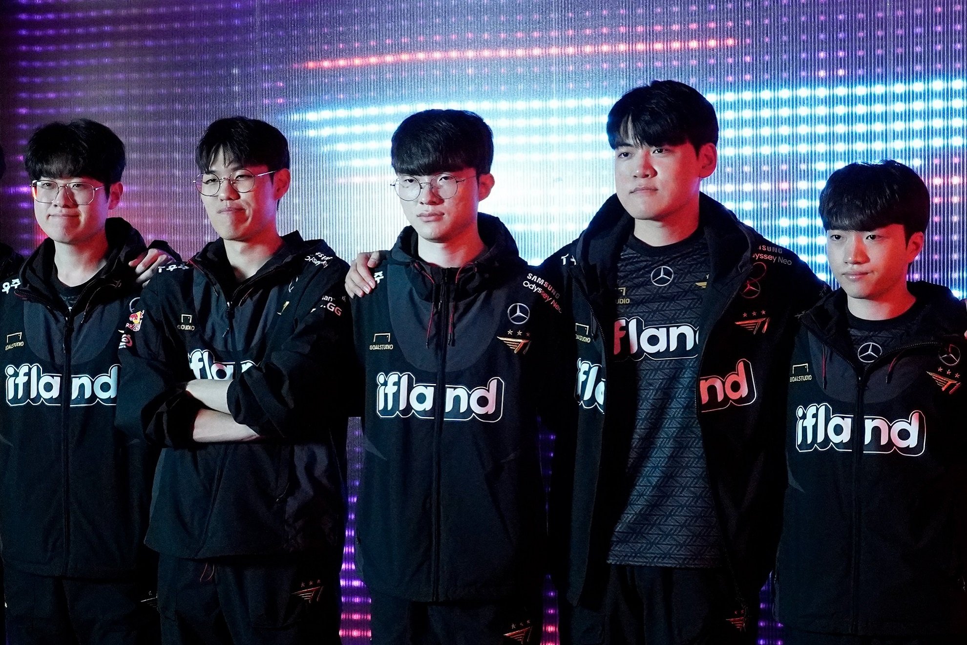 T1 is facing countless problems before the new season
