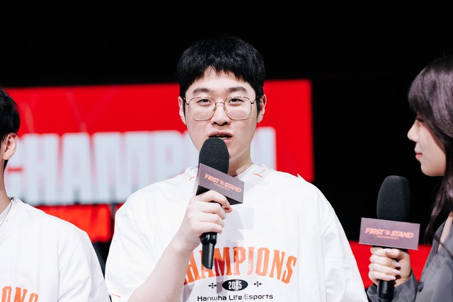 The superstar denied Theplay's comments on T1 and Zeus- Photo 1.