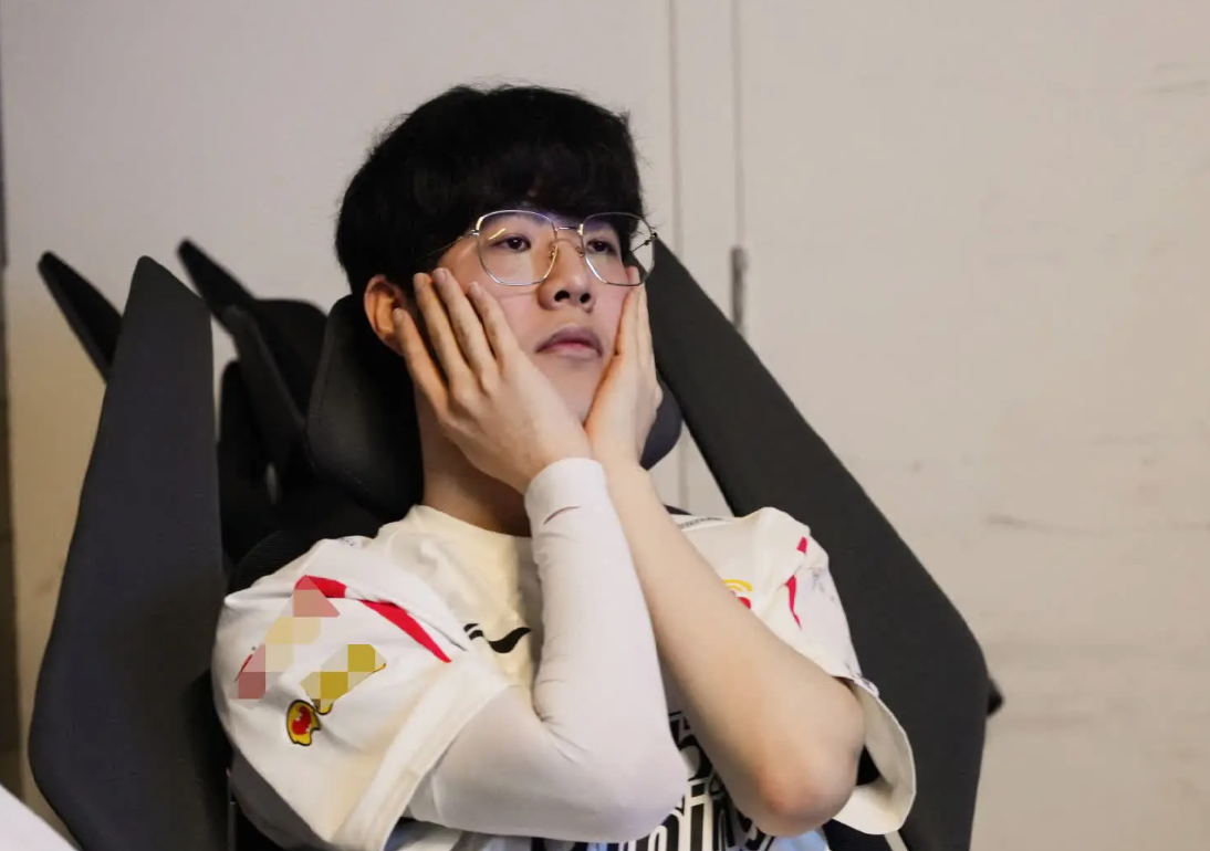 The news of Theshy played again but it was like a 