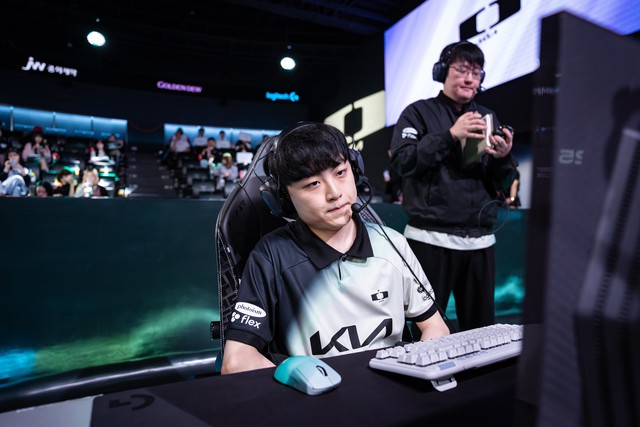 This is the player being asked to move down to Challengers at the most current LCK- Photo 1.
